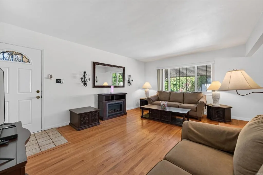 821 Angelo Drive, National City, CA 91950 821 Angelo Drive, National City, CA 91950