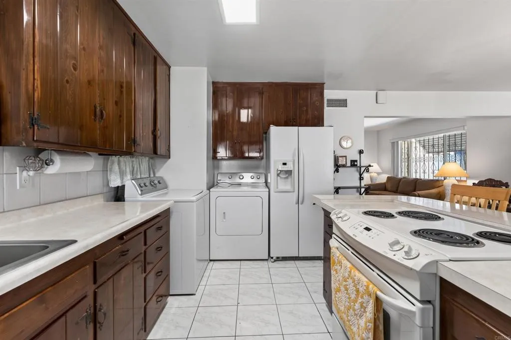 821 Angelo Drive, National City, CA 91950 821 Angelo Drive, National City, CA 91950