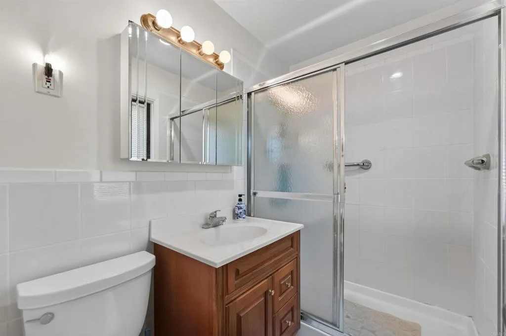 821 Angelo Drive, National City, CA 91950 821 Angelo Drive, National City, CA 91950