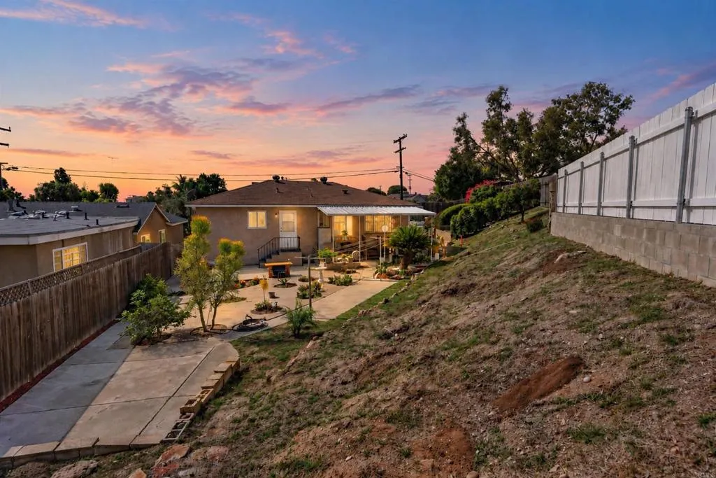 821 Angelo Drive, National City, CA 91950 821 Angelo Drive, National City, CA 91950