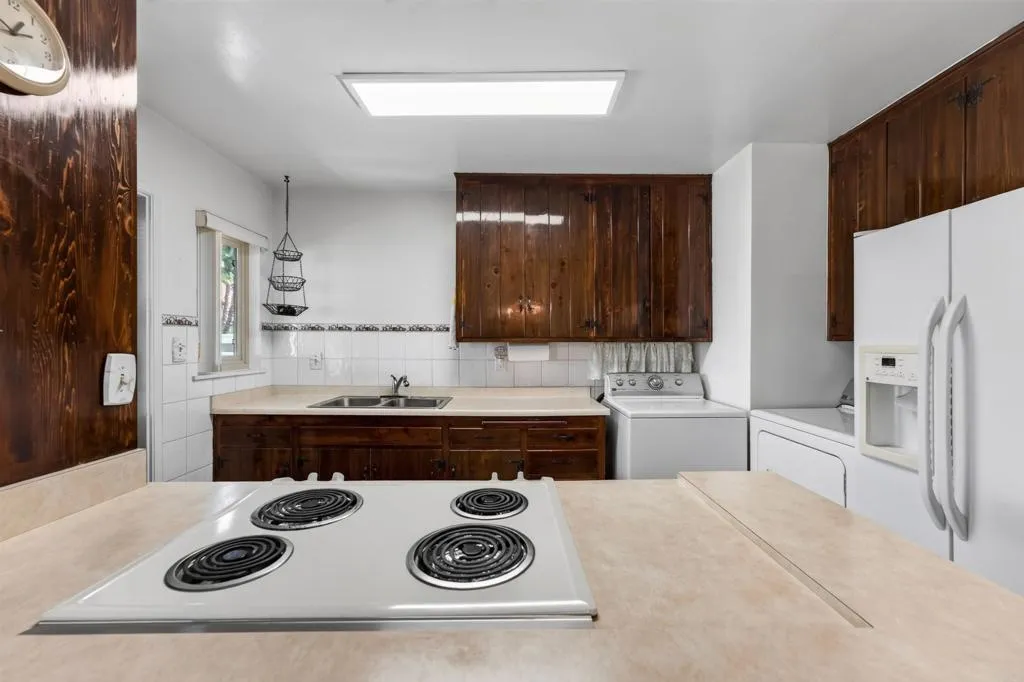 821 Angelo Drive, National City, CA 91950 821 Angelo Drive, National City, CA 91950