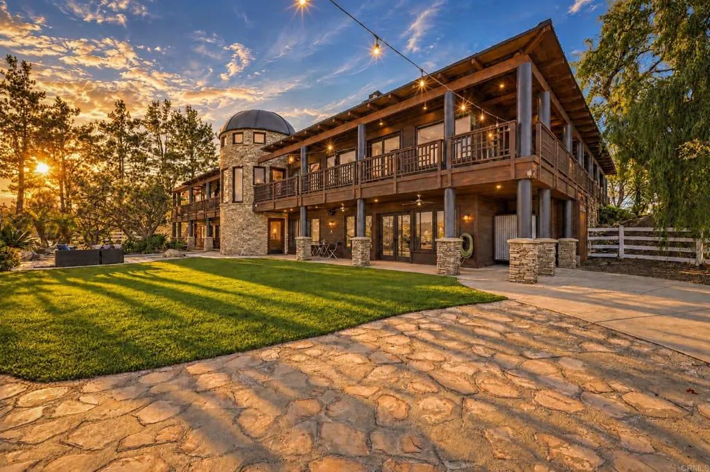 2772 Vista Del Piedra, Jamul, CA 91935 Lighting