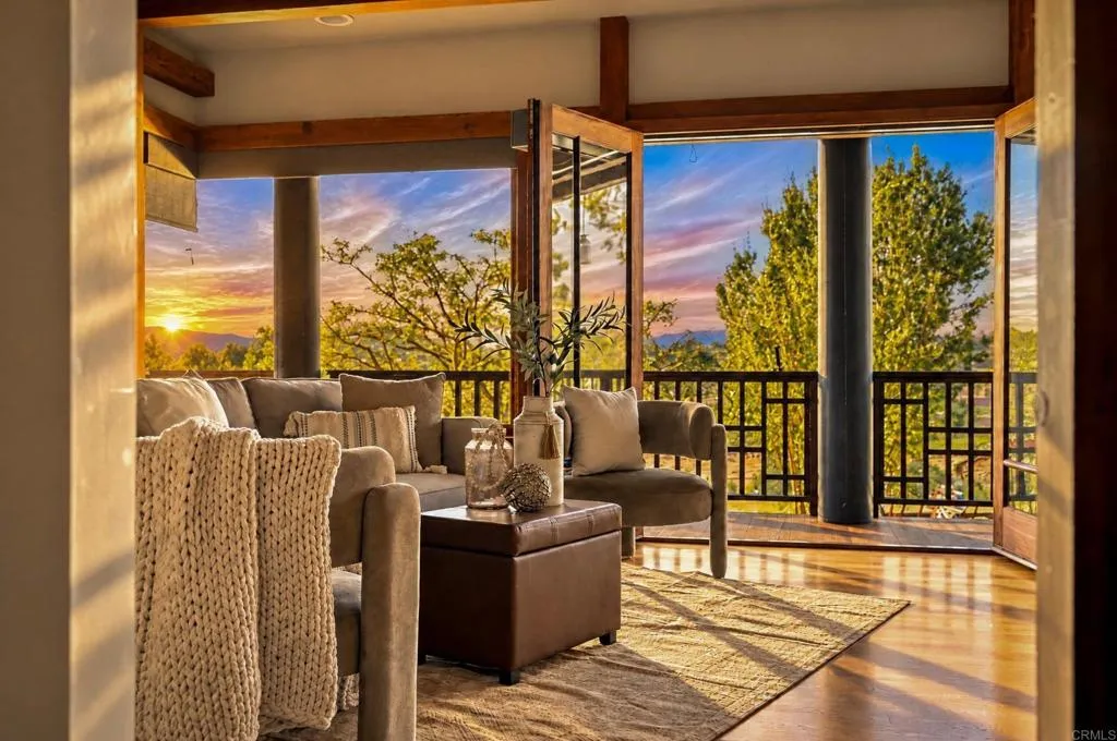 2772 Vista Del Piedra, Jamul, CA 91935 Lighting