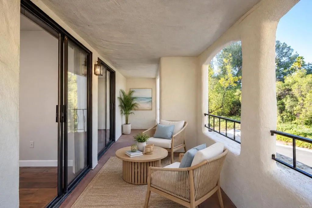 713 Concerto Glen, Escondido, CA 92025 Virtually curated furnishings