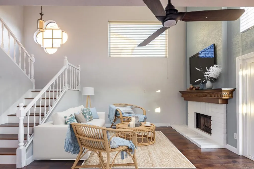 713 Concerto Glen, Escondido, CA 92025 Virtually curated furnishings