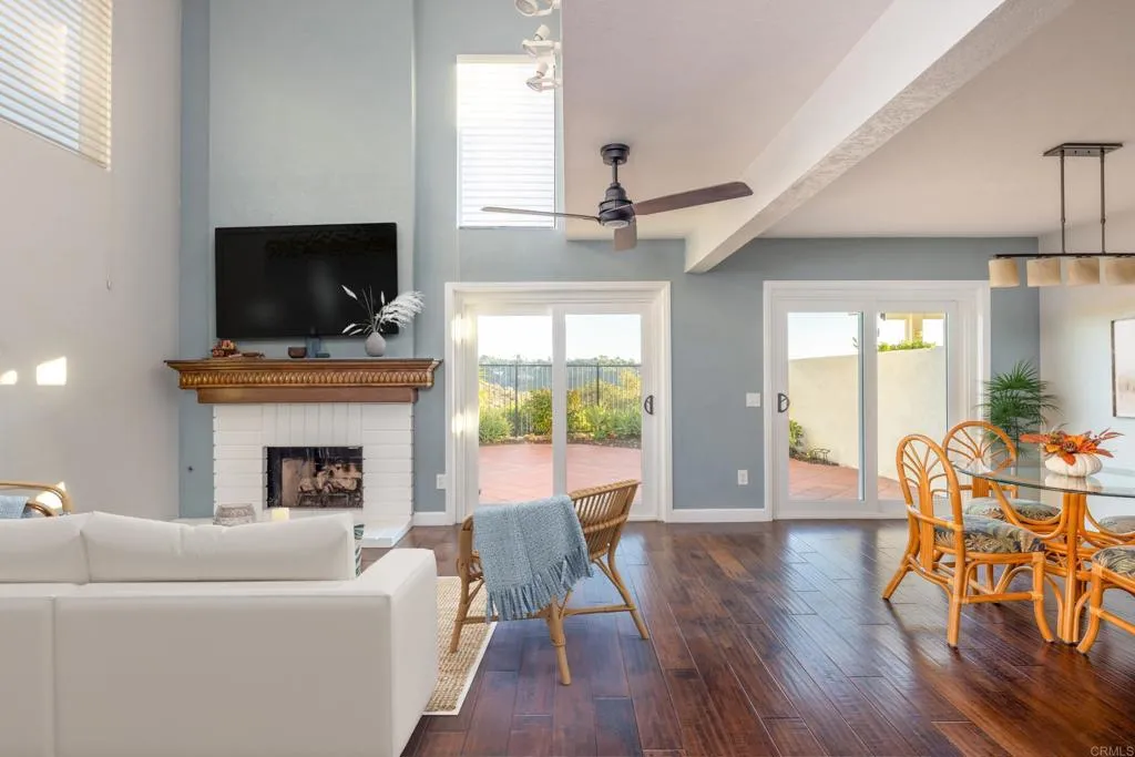 713 Concerto Glen, Escondido, CA 92025 Virtually curated furnishings