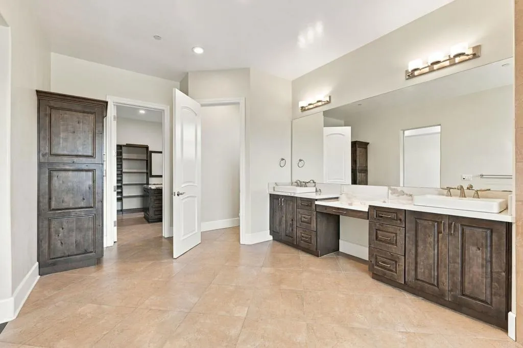 2260 Panoramic Way, Vista, CA 92084 2260 Panoramic Way, Vista, CA 92084