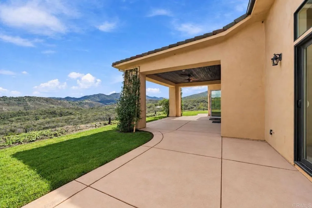 2260 Panoramic Way, Vista, CA 92084 2260 Panoramic Way, Vista, CA 92084