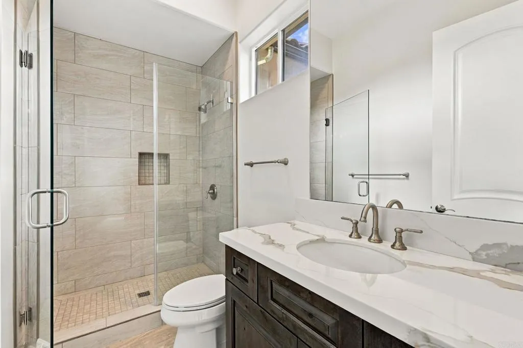 2260 Panoramic Way, Vista, CA 92084 2260 Panoramic Way, Vista, CA 92084