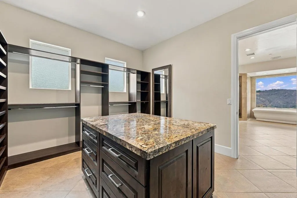 2260 Panoramic Way, Vista, CA 92084 2260 Panoramic Way, Vista, CA 92084