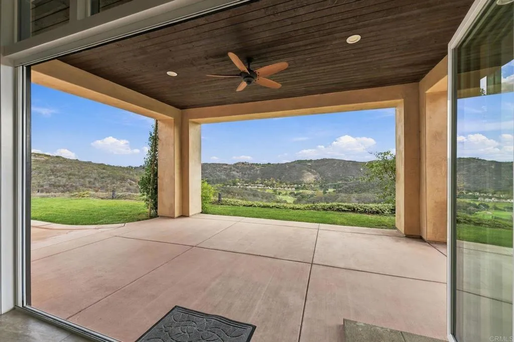 2260 Panoramic Way, Vista, CA 92084