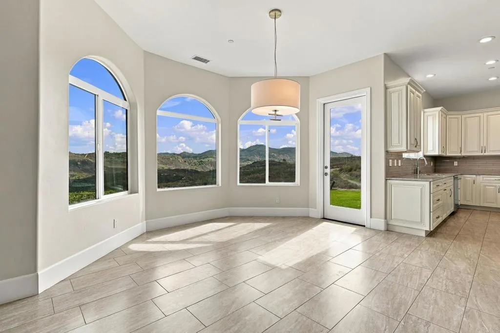 2260 Panoramic Way, Vista, CA 92084 2260 Panoramic Way, Vista, CA 92084
