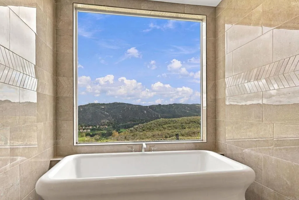 2260 Panoramic Way, Vista, CA 92084 2260 Panoramic Way, Vista, CA 92084