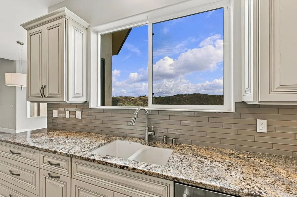 2260 Panoramic Way, Vista, CA 92084 2260 Panoramic Way, Vista, CA 92084