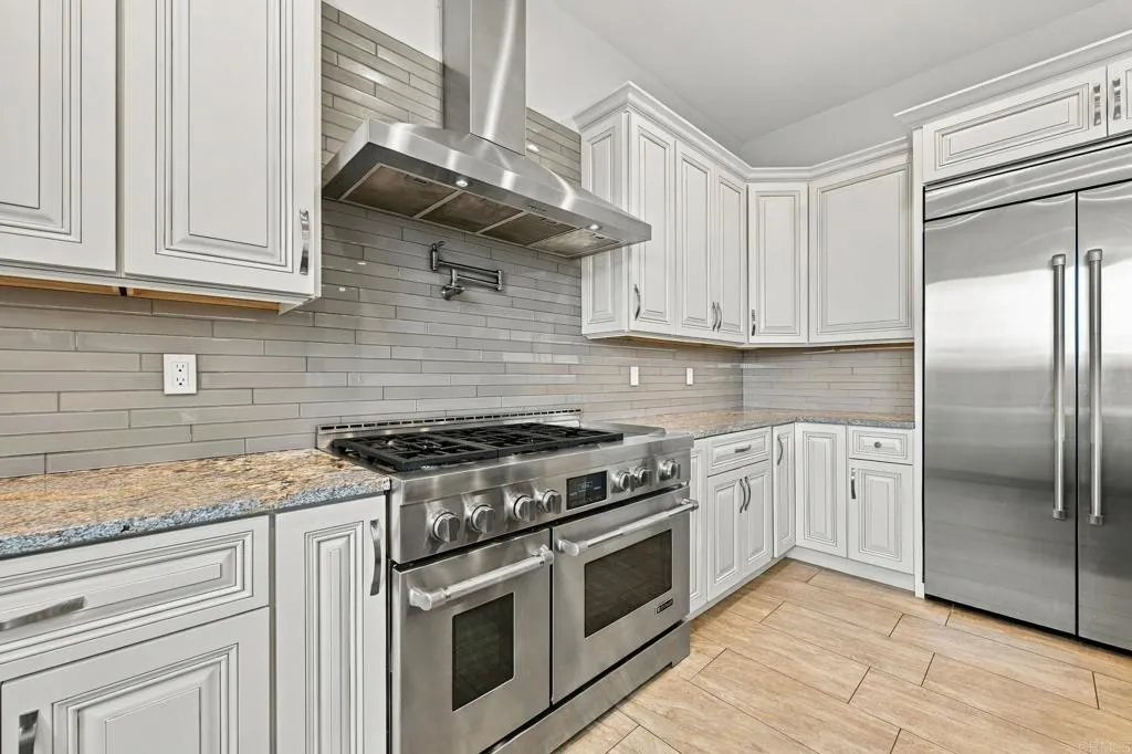 2260 Panoramic Way, Vista, CA 92084 2260 Panoramic Way, Vista, CA 92084