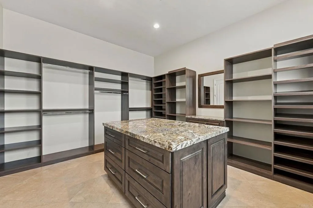 2260 Panoramic Way, Vista, CA 92084 2260 Panoramic Way, Vista, CA 92084