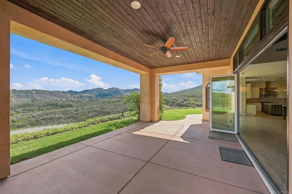 2260 Panoramic Way, Vista, CA 92084 2260 Panoramic Way, Vista, CA 92084