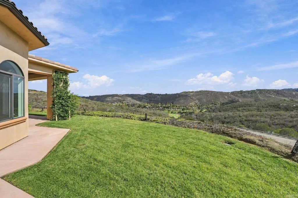 2260 Panoramic Way, Vista, CA 92084 2260 Panoramic Way, Vista, CA 92084