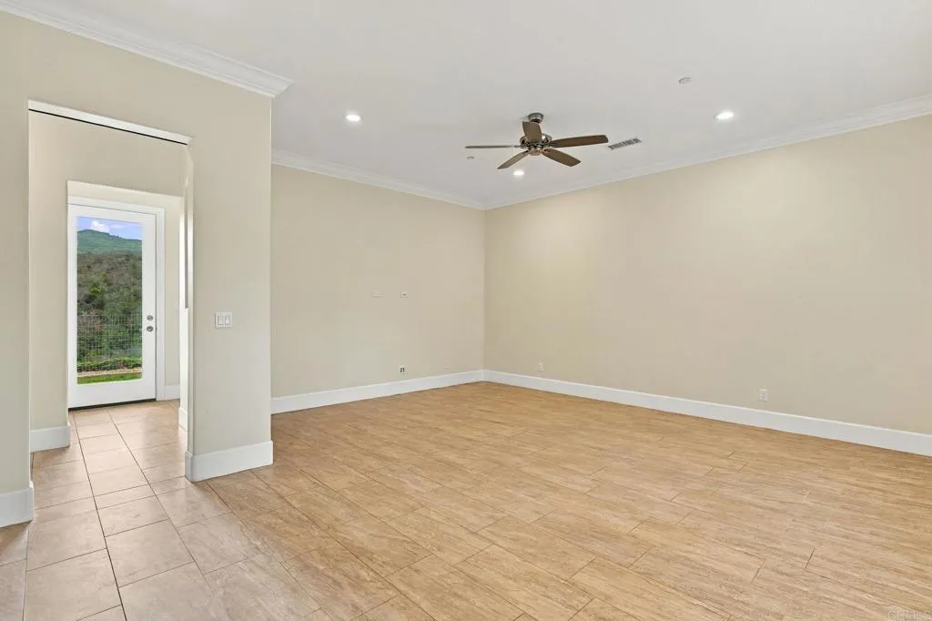 2260 Panoramic Way, Vista, CA 92084