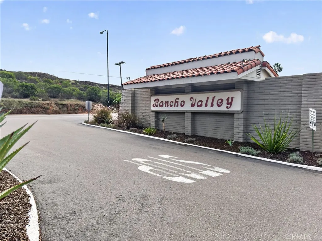 https://cdn.realtyfeed.com/cdn/127/307110787/2109b350a2c04abedd5a9c05e70159d2.webp