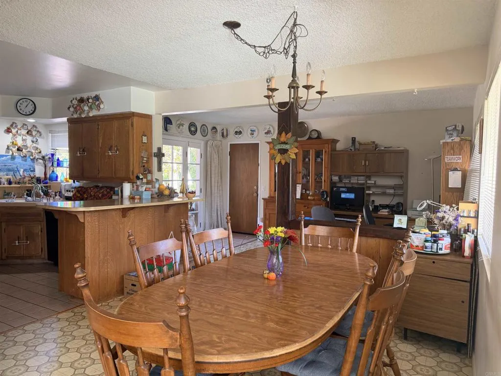 2016 Avenida Del Diablo, Escondido, CA 92029 2016 Avenida Del Diablo, Escondido, CA 92029