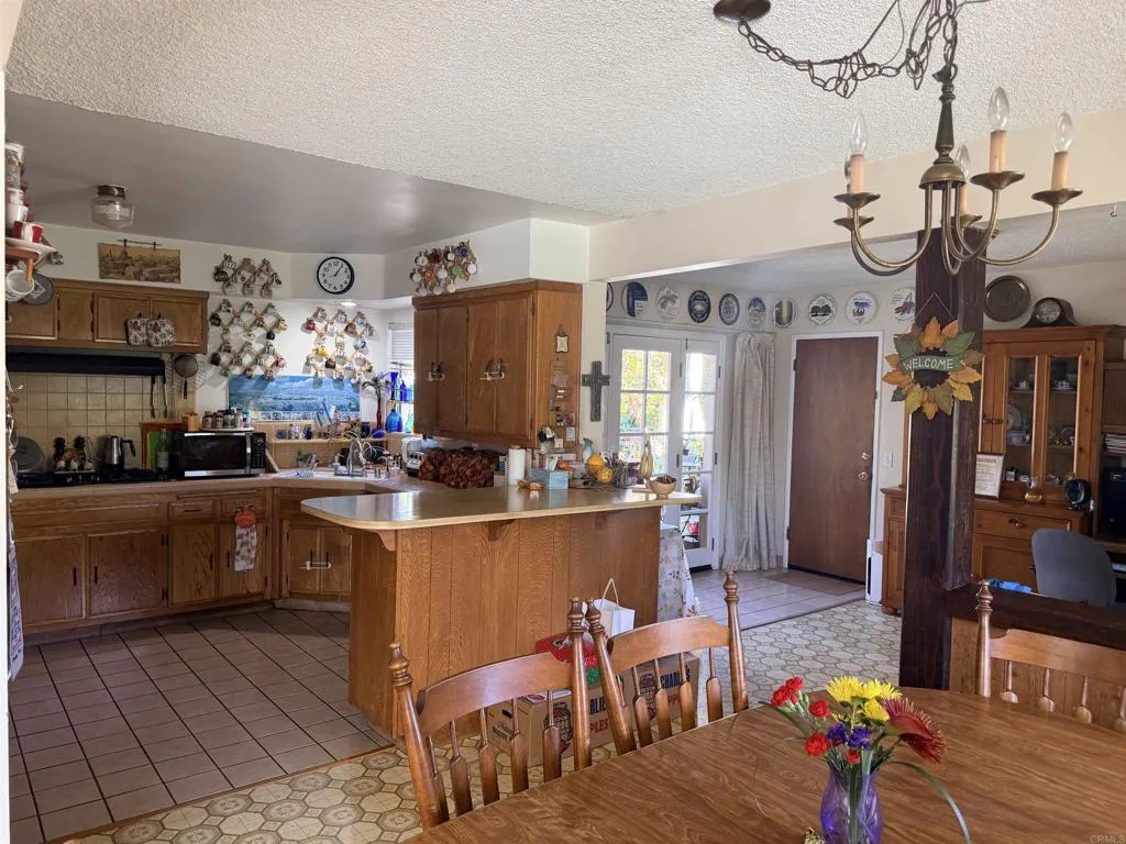 2016 Avenida Del Diablo, Escondido, CA 92029 2016 Avenida Del Diablo, Escondido, CA 92029