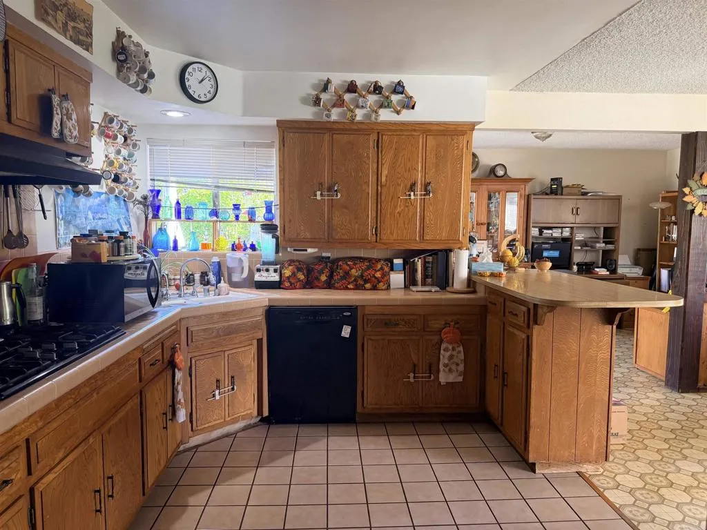 2016 Avenida Del Diablo, Escondido, CA 92029 2016 Avenida Del Diablo, Escondido, CA 92029
