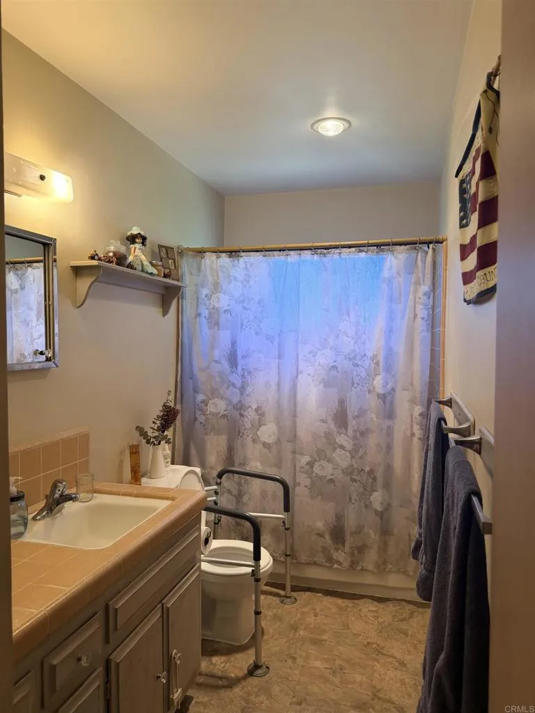 2016 Avenida Del Diablo, Escondido, CA 92029 2016 Avenida Del Diablo, Escondido, CA 92029
