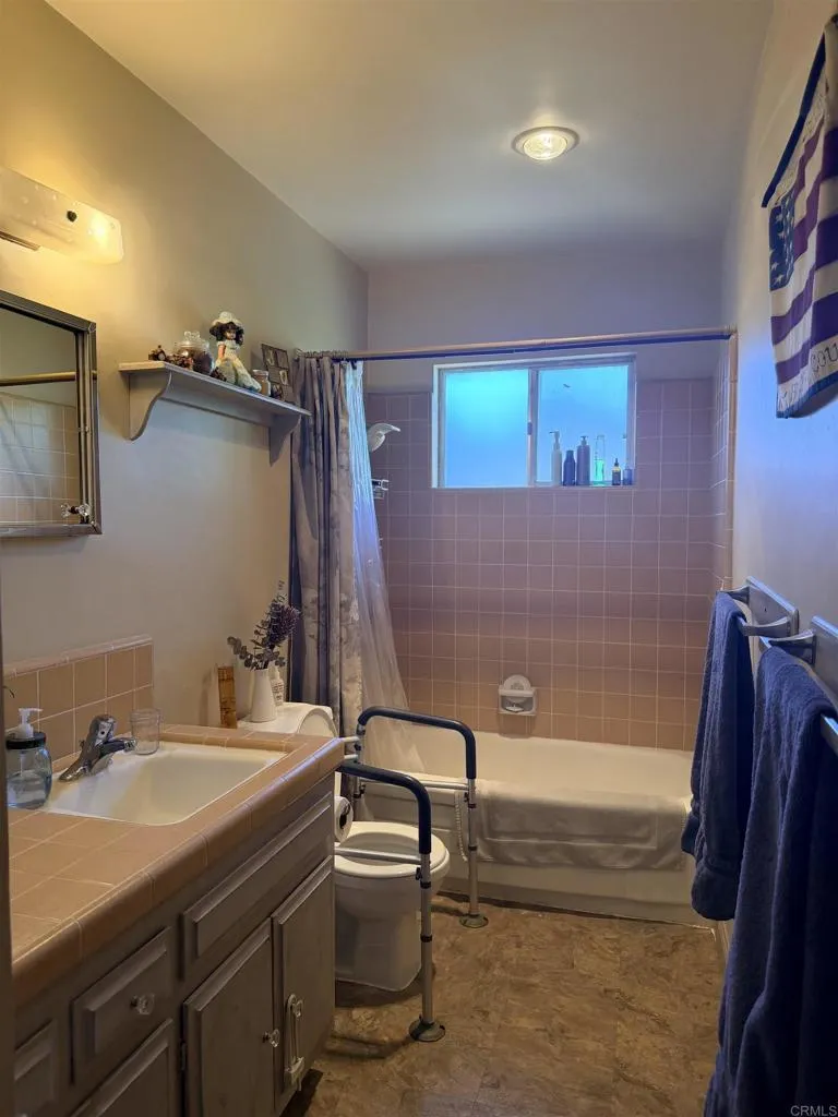 2016 Avenida Del Diablo, Escondido, CA 92029 2016 Avenida Del Diablo, Escondido, CA 92029