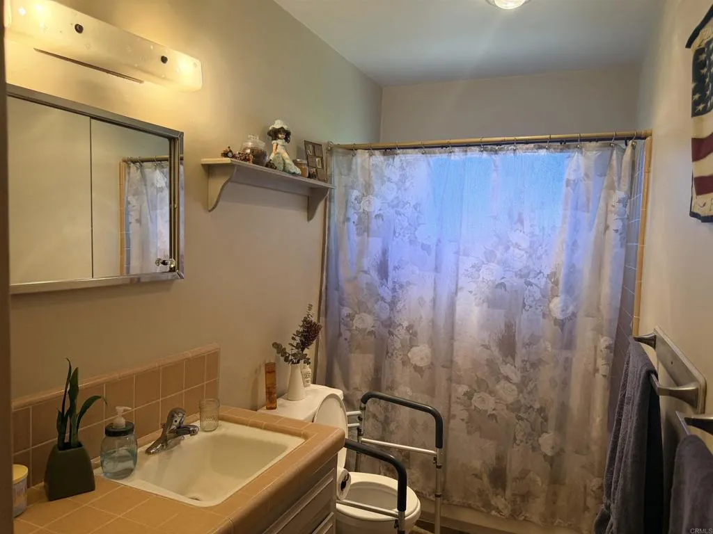 2016 Avenida Del Diablo, Escondido, CA 92029 2016 Avenida Del Diablo, Escondido, CA 92029