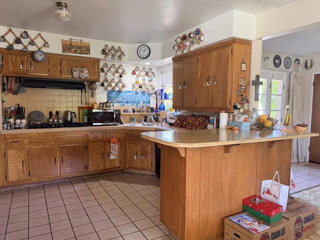 2016 Avenida Del Diablo, Escondido, CA 92029 2016 Avenida Del Diablo, Escondido, CA 92029