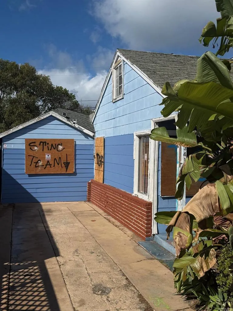 341 Brooks Street, Oceanside, CA 92054 341 Brooks Street, Oceanside, CA 92054