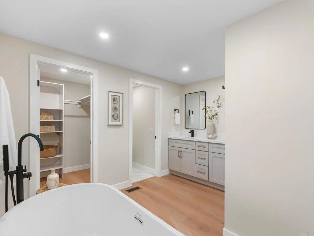 https://cdn.realtyfeed.com/cdn/127/307111310/b18de9feec7989f44f8967ca47085580.webp