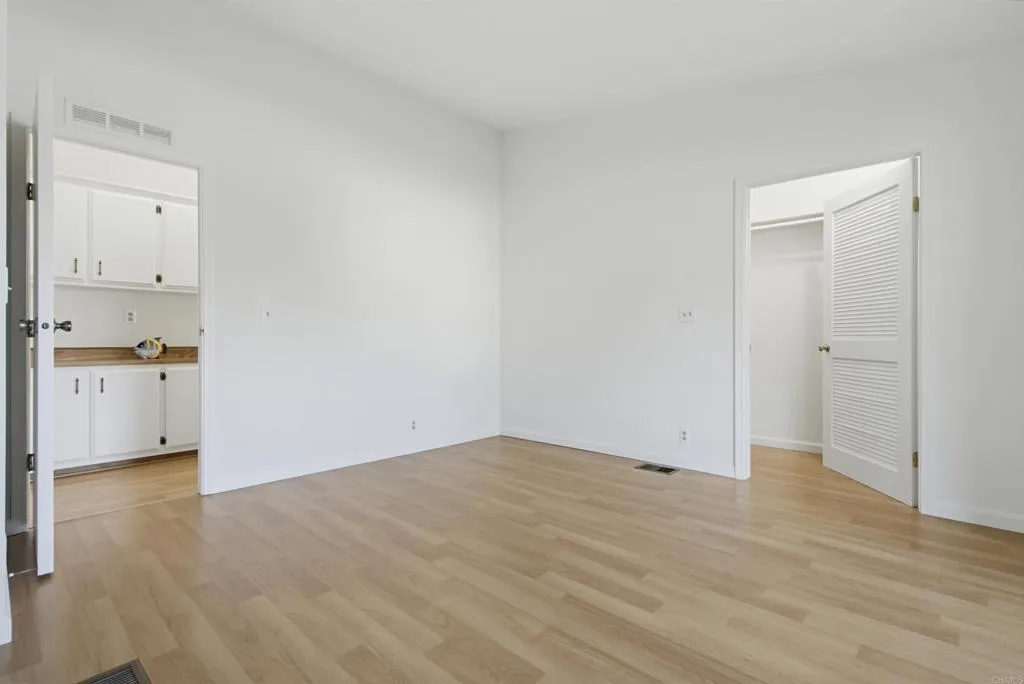 https://cdn.realtyfeed.com/cdn/127/307111333/149ead7d5cf2a55f097fa80ed84d241c.webp
