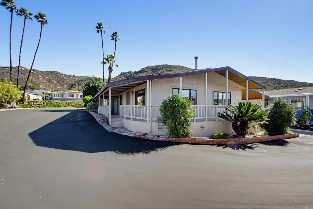 https://cdn.realtyfeed.com/cdn/127/307111333/14f71cf69b048effaa07baf38530393b.webp