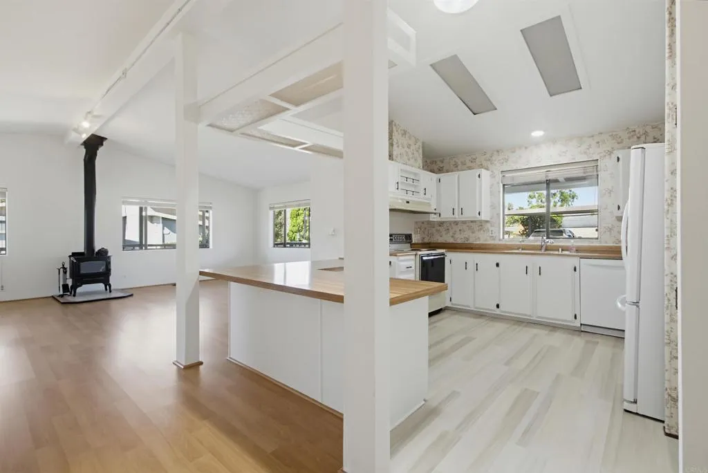 https://cdn.realtyfeed.com/cdn/127/307111333/9f31f60fd8be9b72a9f6c992b99f58ee.webp