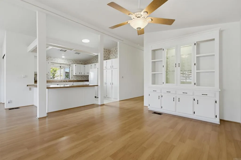 https://cdn.realtyfeed.com/cdn/127/307111333/ed3aa3ffe76d9c4108283aec61d8c9b4.webp