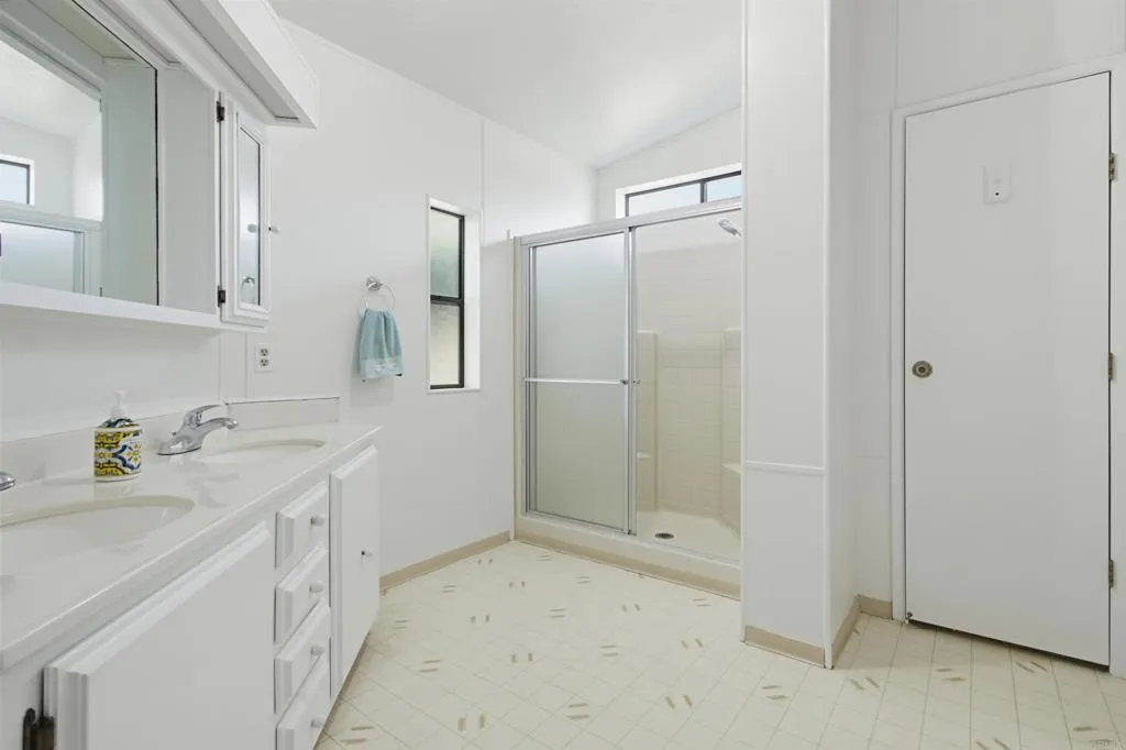 https://cdn.realtyfeed.com/cdn/127/307111333/fbb20fa00fd9db1b0eaec48340a3c4f4.webp