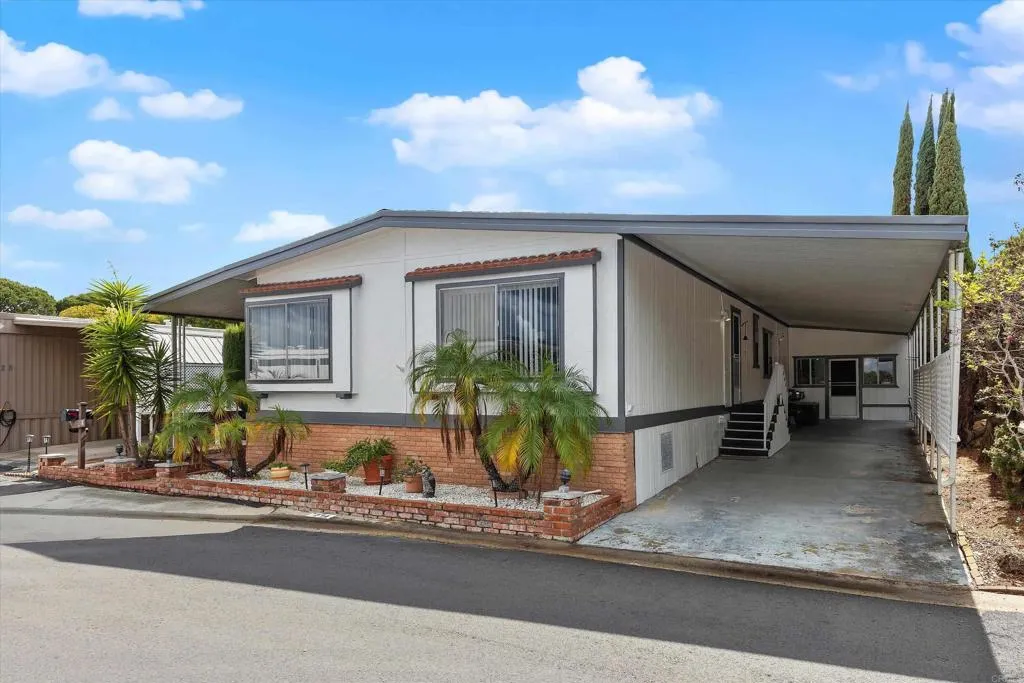 https://cdn.realtyfeed.com/cdn/127/307111389/1dbb792f85829f607976e5b317626dbc.webp