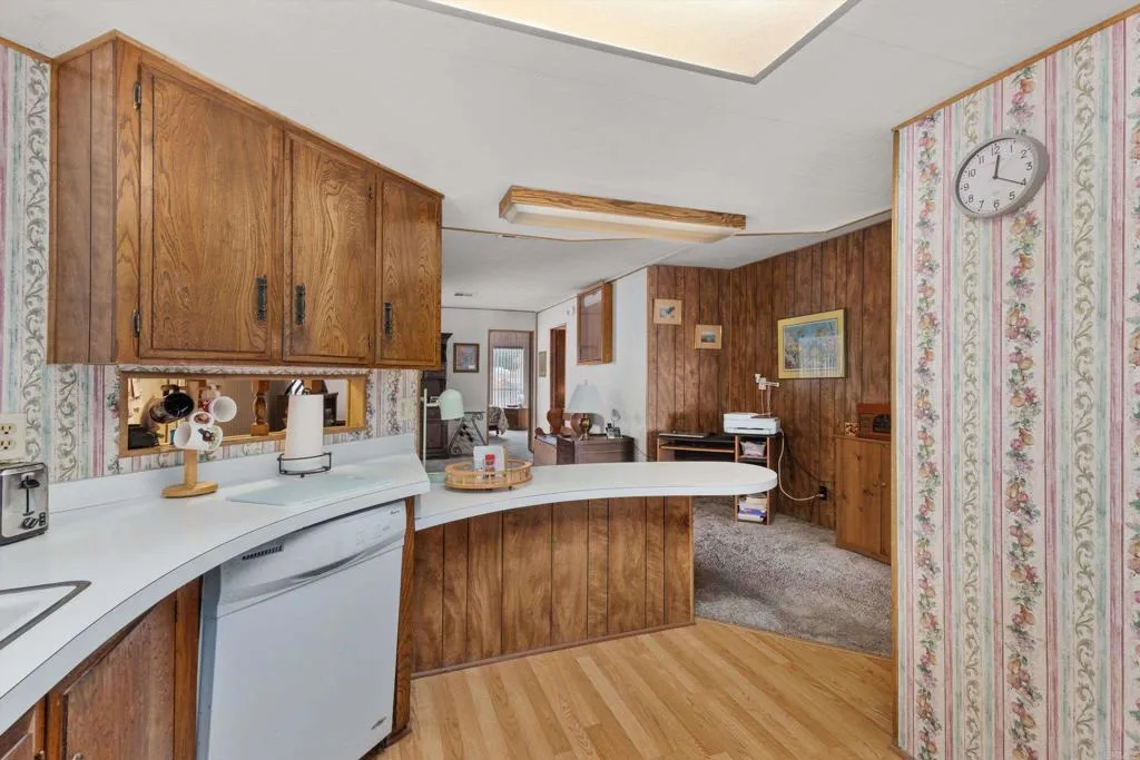https://cdn.realtyfeed.com/cdn/127/307111389/f89c332b70f9bc16f7b6545cebae3604.webp