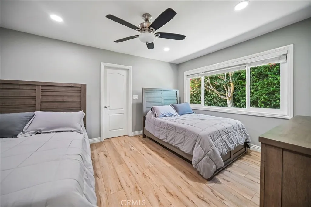 Northridge, CA 91325