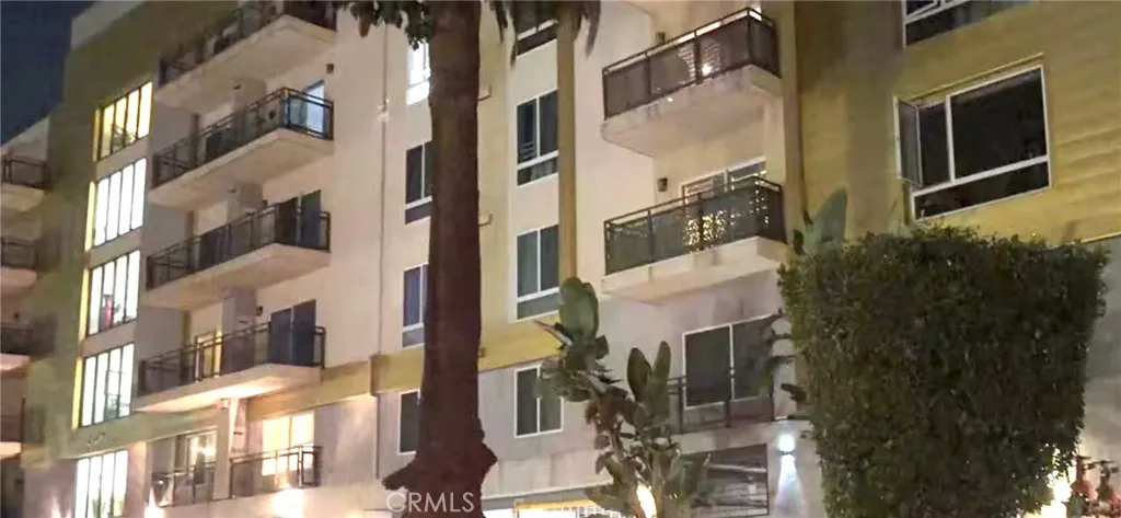 Los Angeles, CA 90005