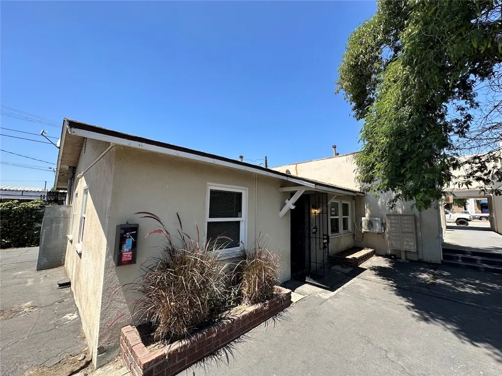 Azusa, CA 91702
