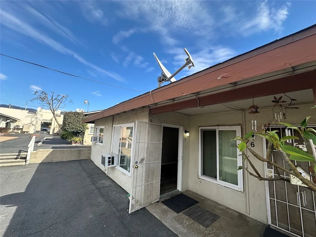Azusa, CA 91702