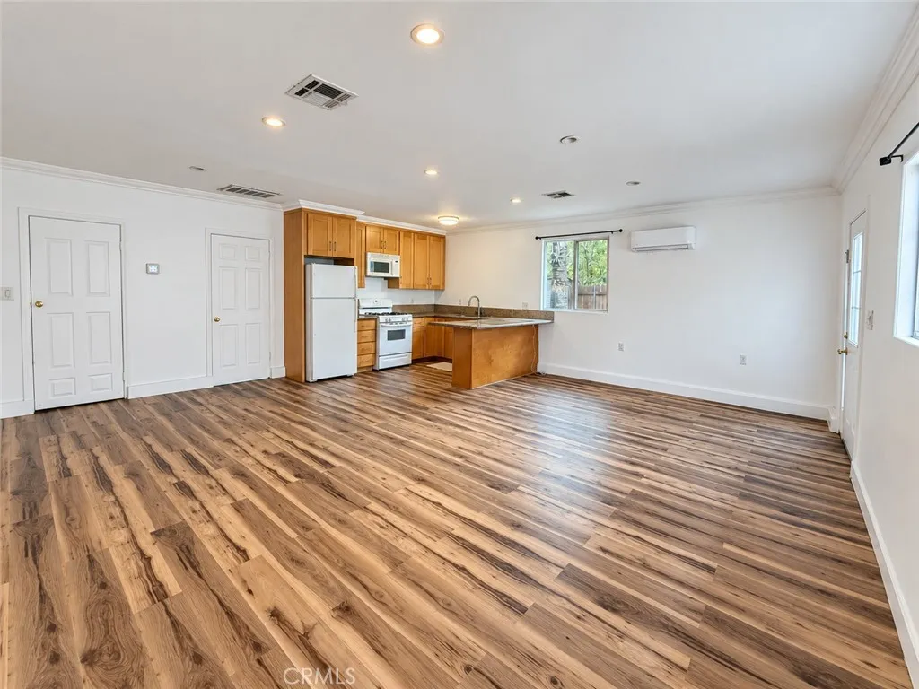 Northridge, CA 91325