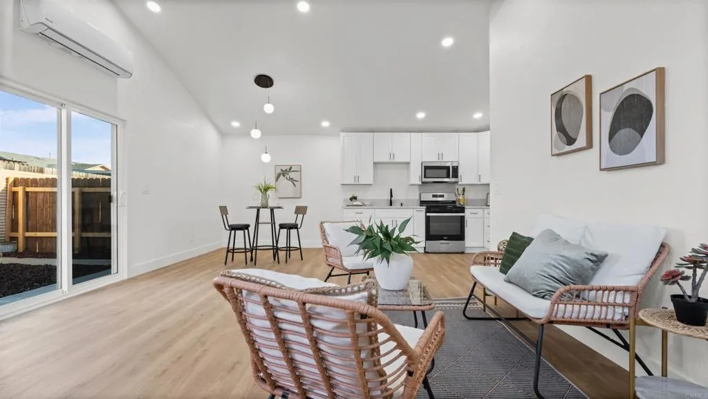 https://cdn.realtyfeed.com/cdn/127/307111911/bb7c326f605052d79662d77b4ba1efd9.webp