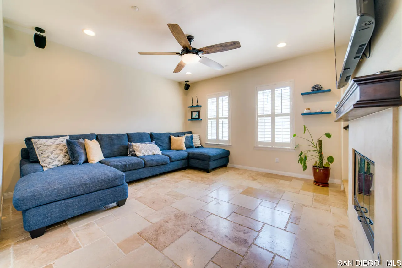 https://cdn.realtyfeed.com/cdn/127/700000362/9f569498634bdc36988614bc17b89da9.webp
