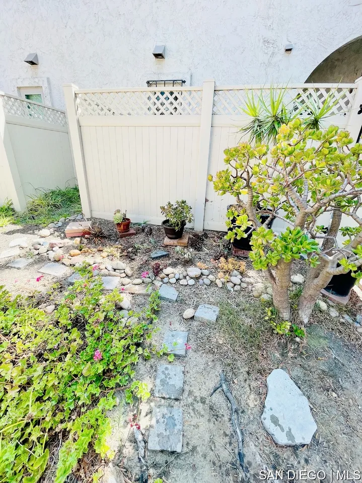 https://cdn.realtyfeed.com/cdn/127/700000420/61d5d8c2192ad251f44c147604410082.webp