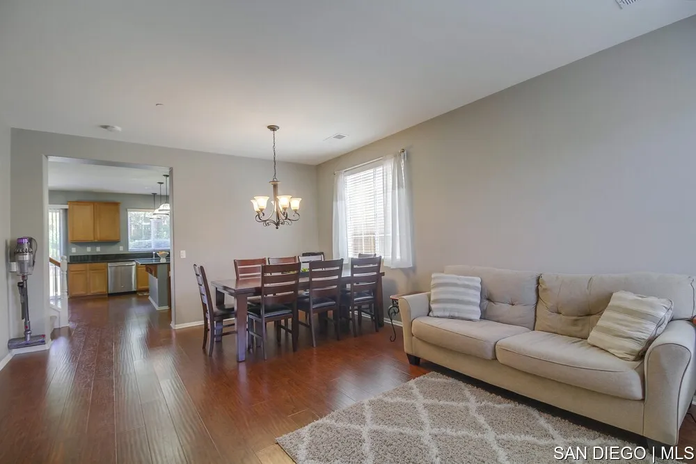 https://cdn.realtyfeed.com/cdn/127/700000445/91a43e9669f3b977855f26f11425cd73.webp