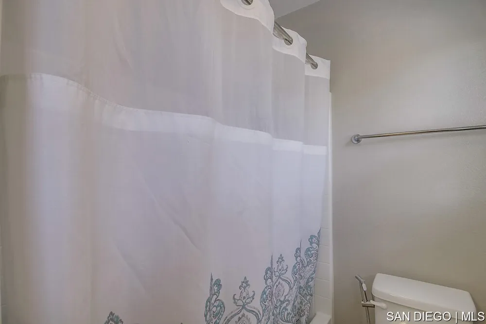 https://cdn.realtyfeed.com/cdn/127/700000445/9372b42a0b4659647e74ed2b5f129495.webp
